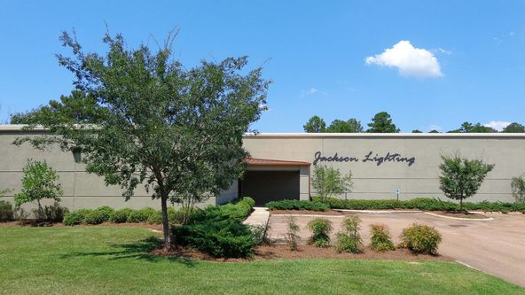 Former Jackson Lighting: 227 Marketridge Dr, Ridgeland, MS 39157